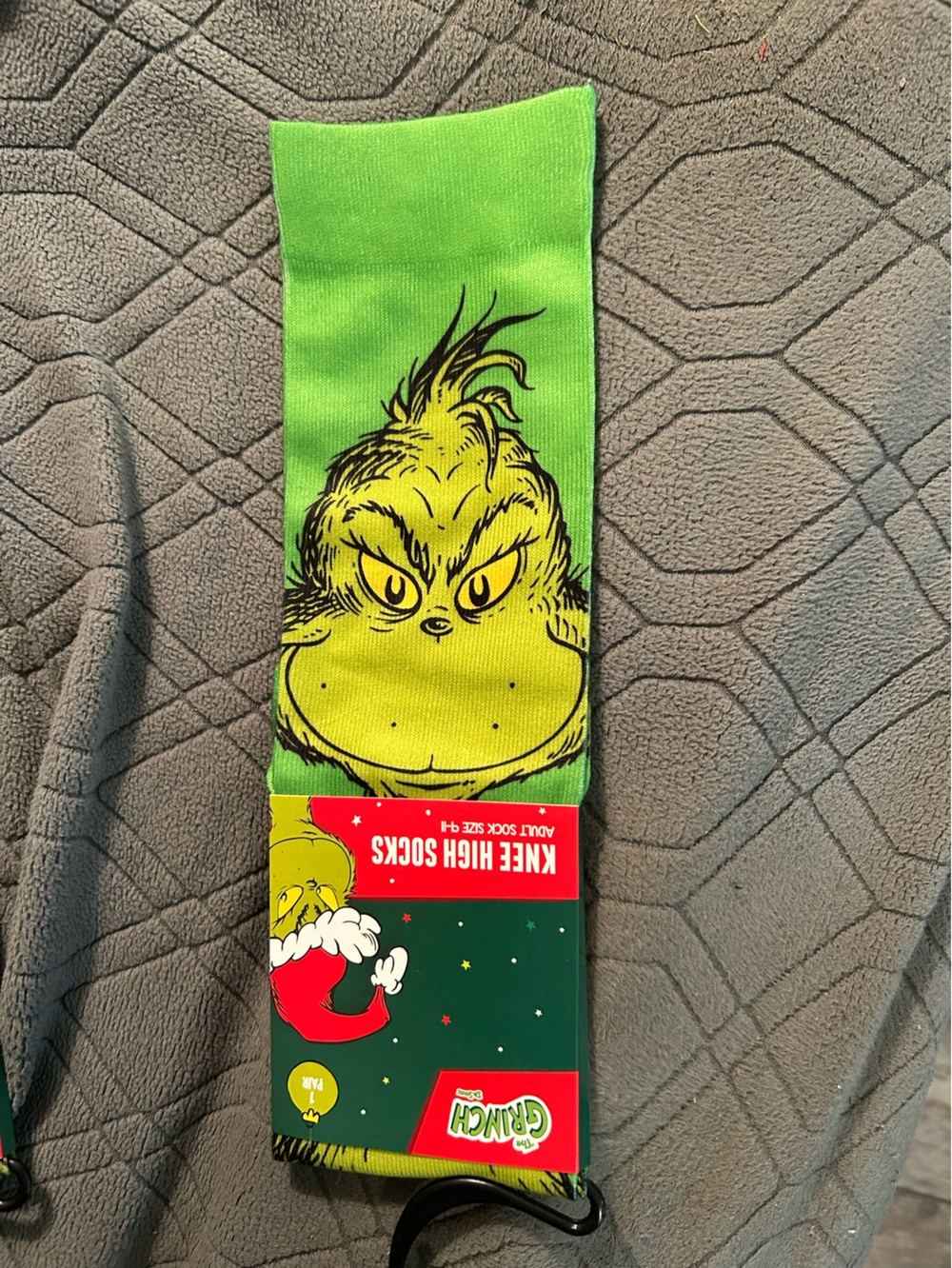 Dr. Seuss The Grinch Men’s Knee-High Socks — Green and Yellow